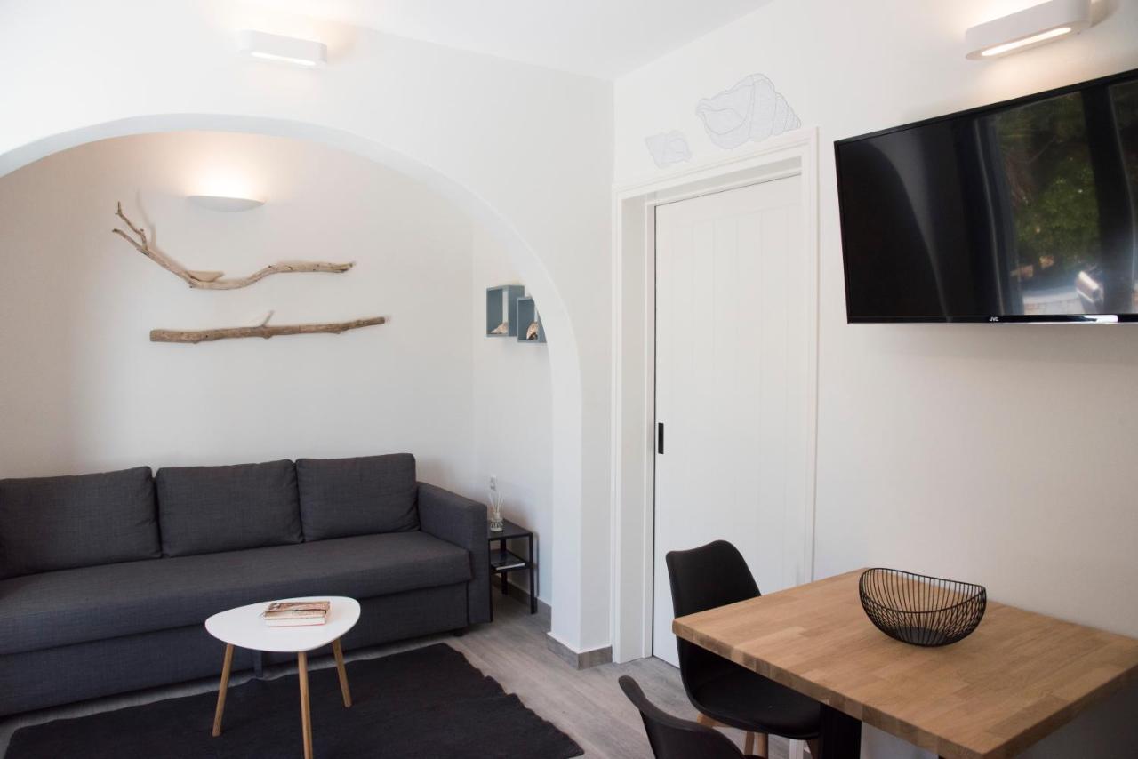 White New 1Bd House With Private Jacuzzi In Isterni Villa Isterni  Kültér fotó